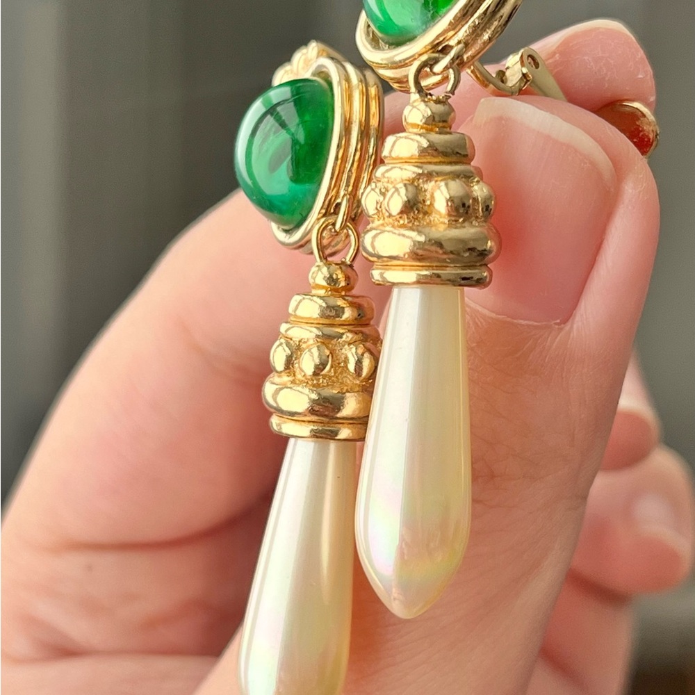 Vintage Christian Dior Green Swirly Glass Long Teardrop Pearl Dangle Earrings - Picture 13 of 14